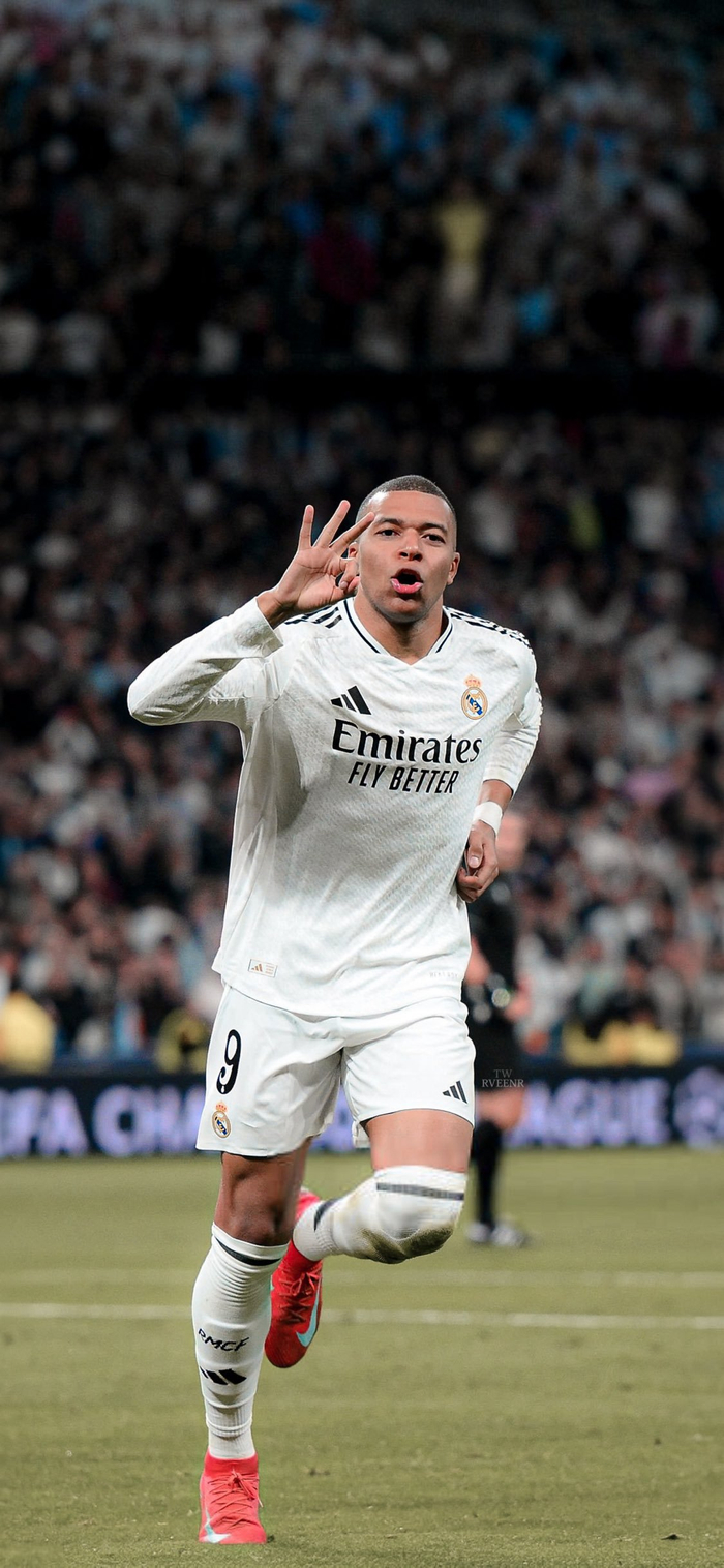 意媒：米兰派球探现场考察亨克18岁前腰卡雷察斯