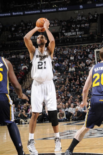 陈韦奇防守表现稳健