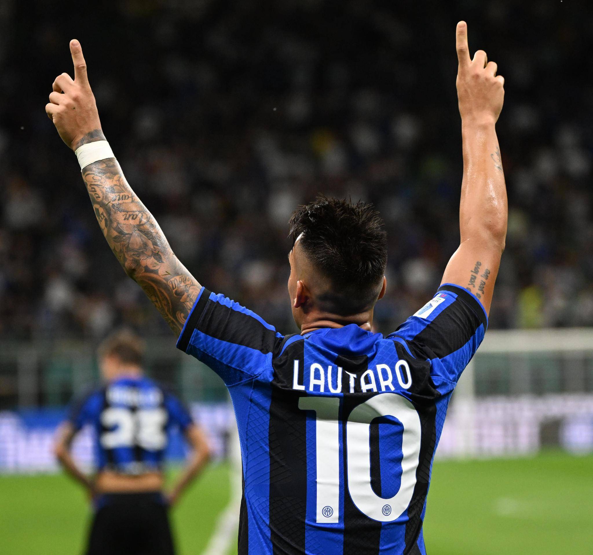 曾凡博赛季首秀砍18分 5记三分加2次封盖