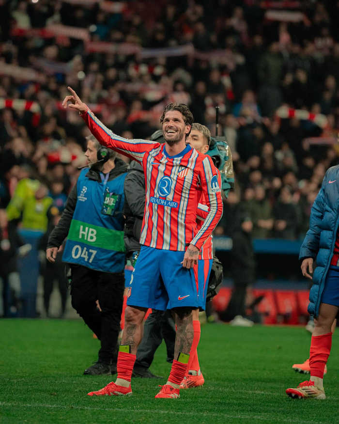 保级之战：格拉尼特·扎卡加盟黑猫！桑德兰中场终获节拍器