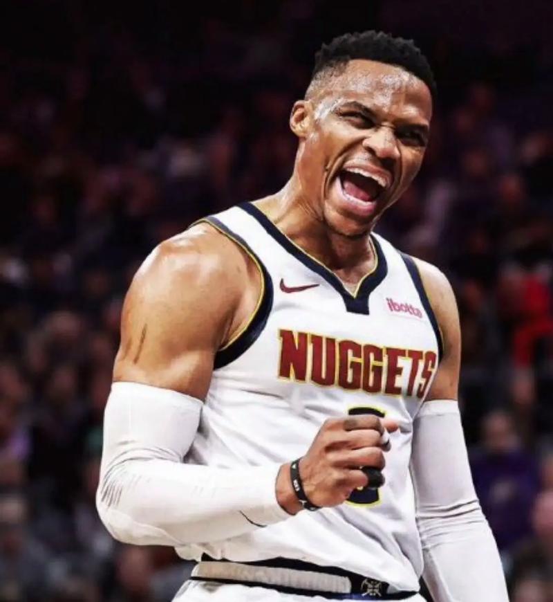 落后28分不下场！单节12次出手，就为了刷到20分！亚历山大太丢人