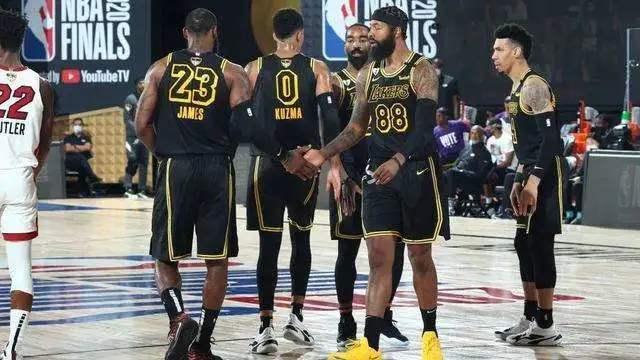 [中超]费利佩双响 成都蓉城大胜上海海港