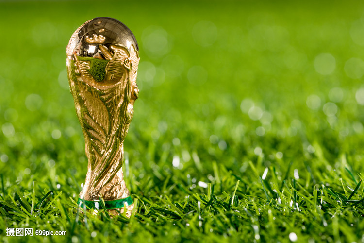 荷媒：拜仁今天将派球探考察里德，评估是否正式联系费耶诺德