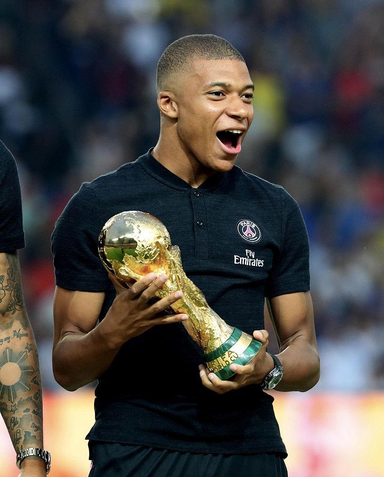 器械操世界杯巴库站｜50岁之龄演绎不老传奇 丘索维金娜跳马摘金