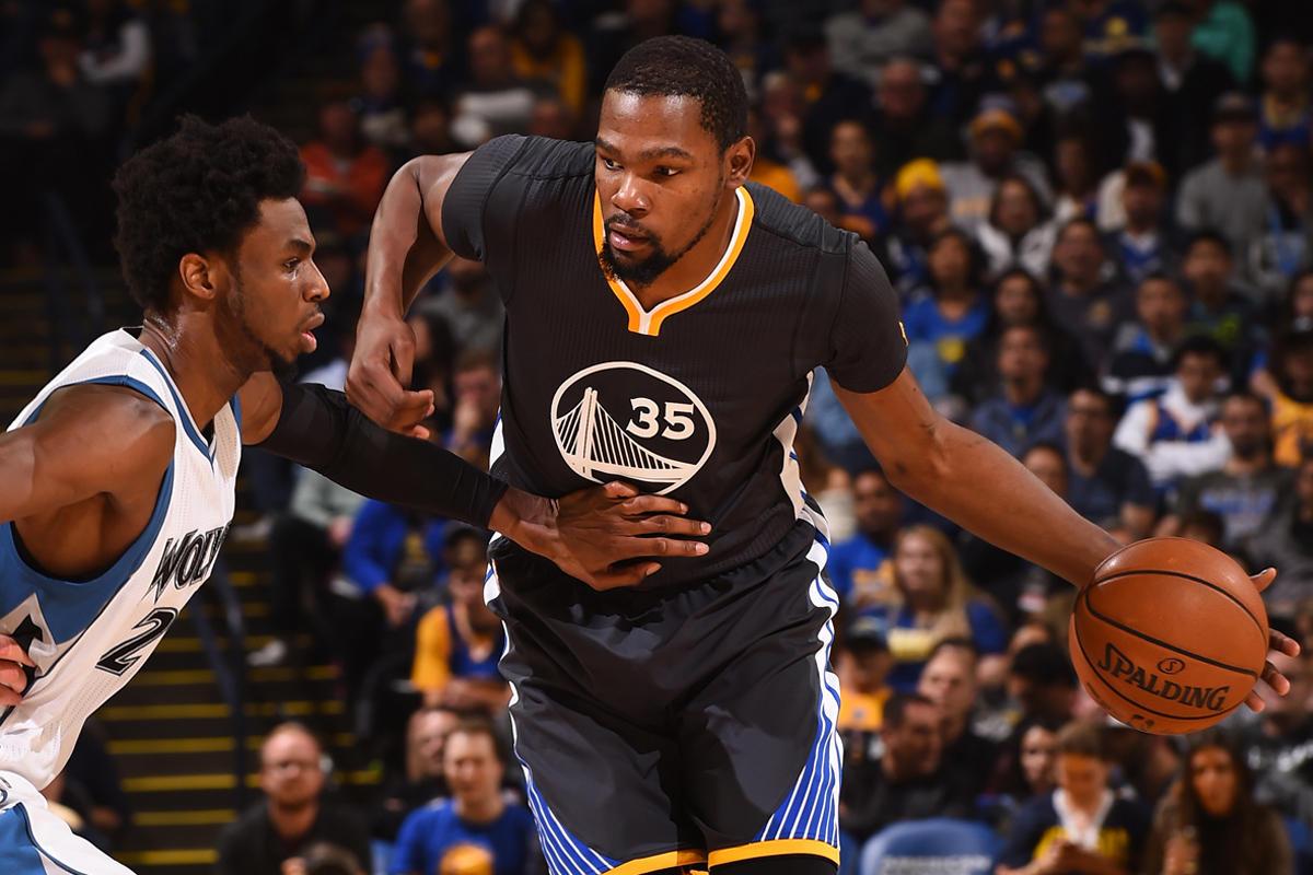 库里和波杰都快笑疯了！小佩顿空篮没扣反而落地打板神奇入网