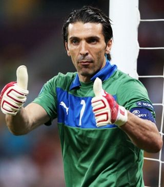 韩国职棒：金道英（Kim Do-young）达成“30 轰 + 30 盗”，成为 KBO 新门面