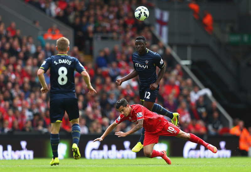 由于两名右后卫均受伤，费德里科·巴尔韦德需代打该位置，卡马文加将顶替他的中场位置。@diarioas 来源：Madrid Zone🚨 最新消息：爱德华多·卡马文加预计将首发担任中场。