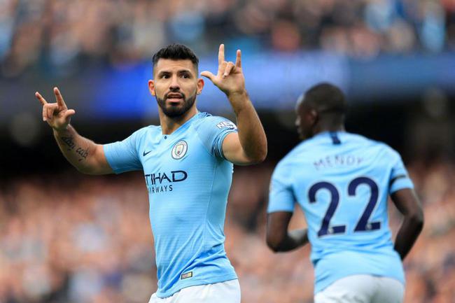 有一件事，19到20赛季拜仁拿三冠王的时候都没做到——本赛季，目前来看孔帕尼有机会