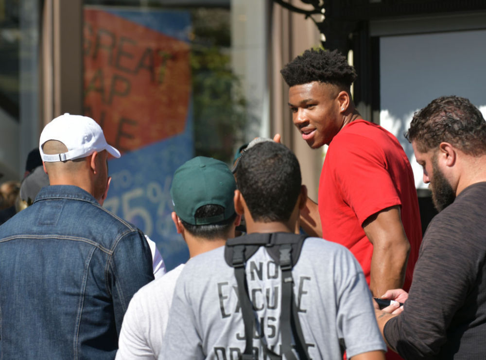 TABS手机版1月16日正式上线，春节真给「诸葛亮」送500把AK47？！